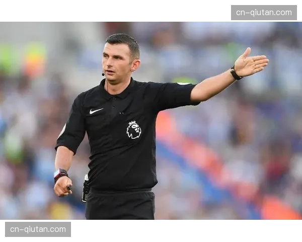 VAR介入判定拜仁获点，慢镜回放显示聚勒禁区内手球